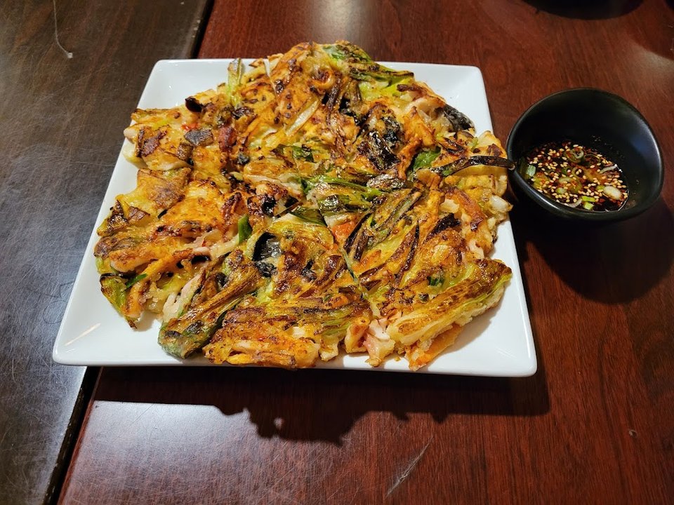 해물파전 seafood pancake